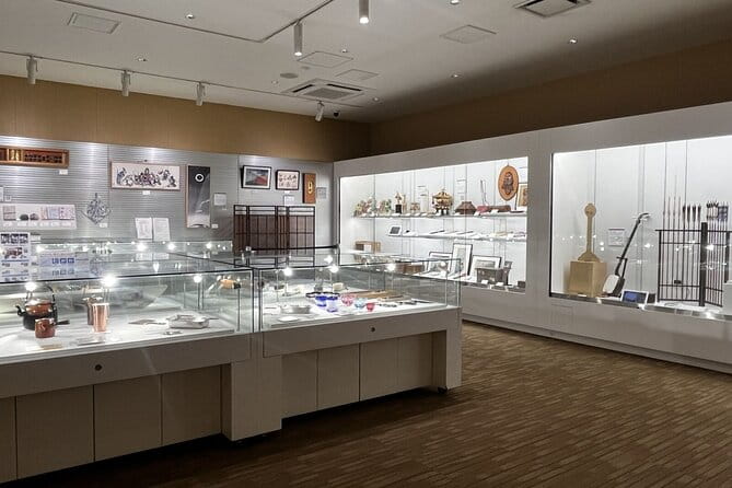 1 Day Walking Tour in Asakusa Traditional Tokyo and Nature - Traditional Japanese Architecture and Gardens