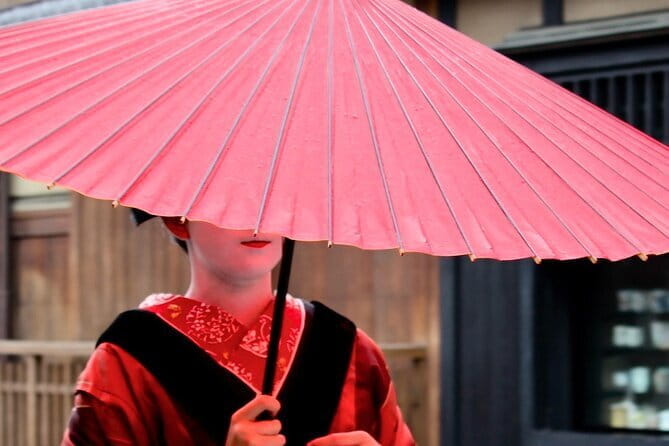 Authentic Kyoto Gion Tour With Traditional Cuisine and Maiko Show - Exploring the Gion Hanamachi Arts Museum