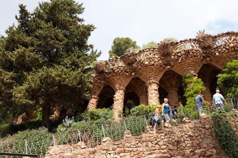 Barcelona: Park Güell Guided Tour With Fast-Track Access - Meeting Point and Check-in