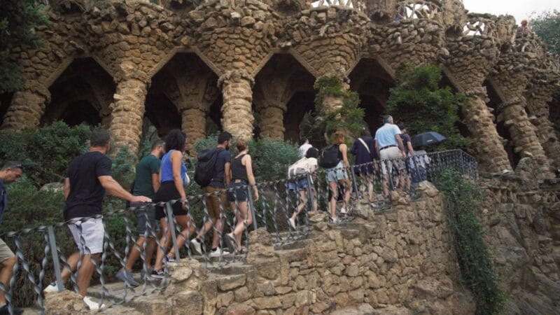 Barcelona: Park Guell Guided Tour With Skip the Line Entry - Overview of the Guided Tour