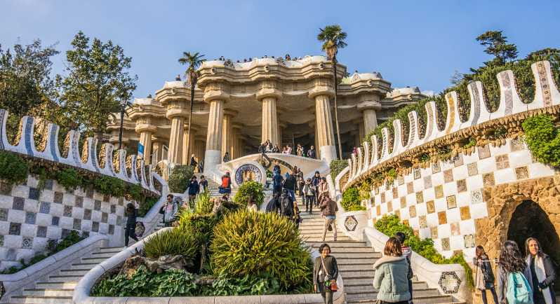 Barcelona: Park Guell Guided Tour With Skip the Line Entry - Historical Significance of Park Güell