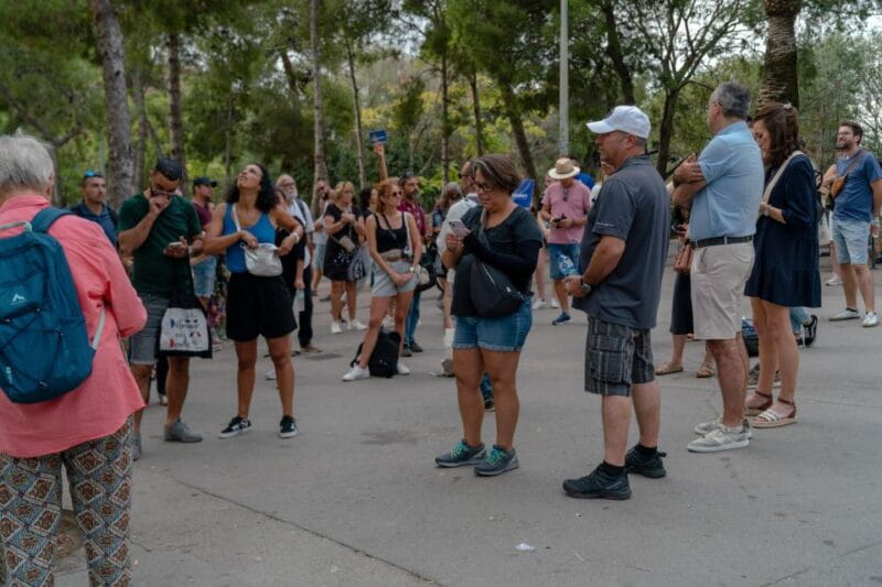 Barcelona: Park Guell Guided Tour With Skip the Line Entry - What to Expect During the Tour