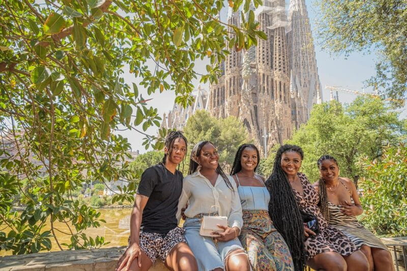 Barcelona: Private Photoshoot at Sagrada Familia - Photography Session Details
