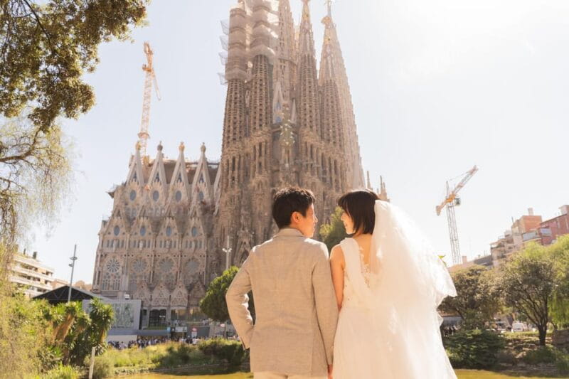 Barcelona: Private Photoshoot at Sagrada Familia - Accessibility Features