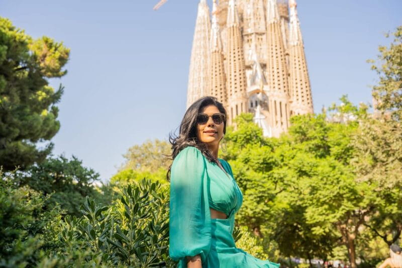 Barcelona: Private Photoshoot at Sagrada Familia - Additional Location Options