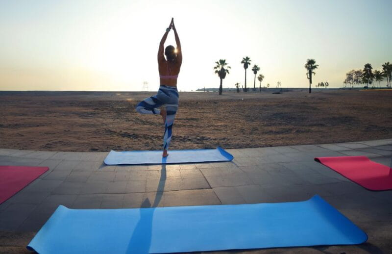 Barcelona: Yoga, Healthy Light Brunch and Sailing Experience - Key Points