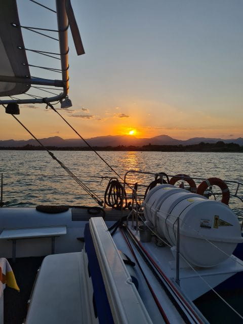 Cambrils: Costa Dorada Sunset Catamaran Cruise With Drinks - Scenic Coastal Views