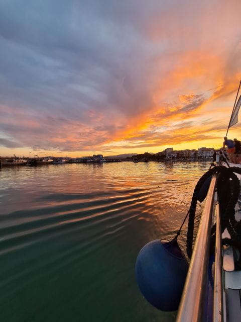 Cambrils: Costa Dorada Sunset Catamaran Cruise With Drinks - Early Arrival Recommendation