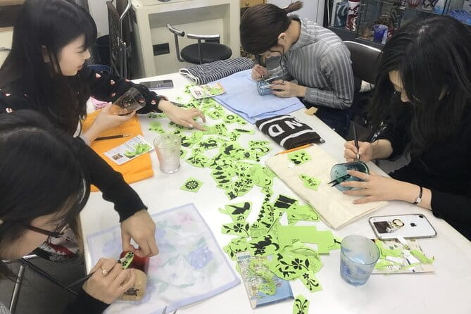 Create Your Glass Artwork With Japanese Motifs in Tokyo - Uncover the Japanese Motifs for Your Personalized Glass