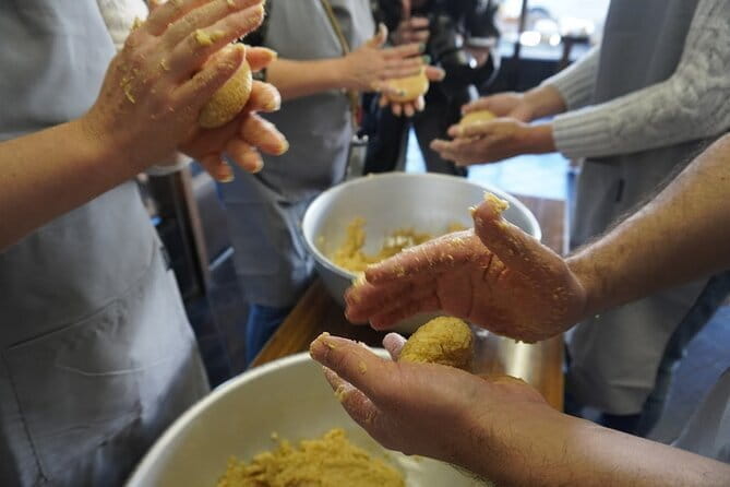 Experience Drawing Japanese Tasteful Characters in Tokyo - What to Expect During the Experience