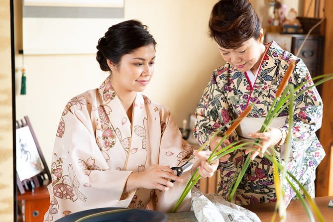 Flower Arrangement Experience With Simple Kimono in Okinawa - Capturing Memories: Photography and Souvenirs