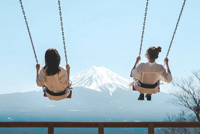 Full Day Tour at Mt. Fuji, Onsen, Lake Kawaguchi and Yamanaka - Boat Ride and Shibazakura Festival