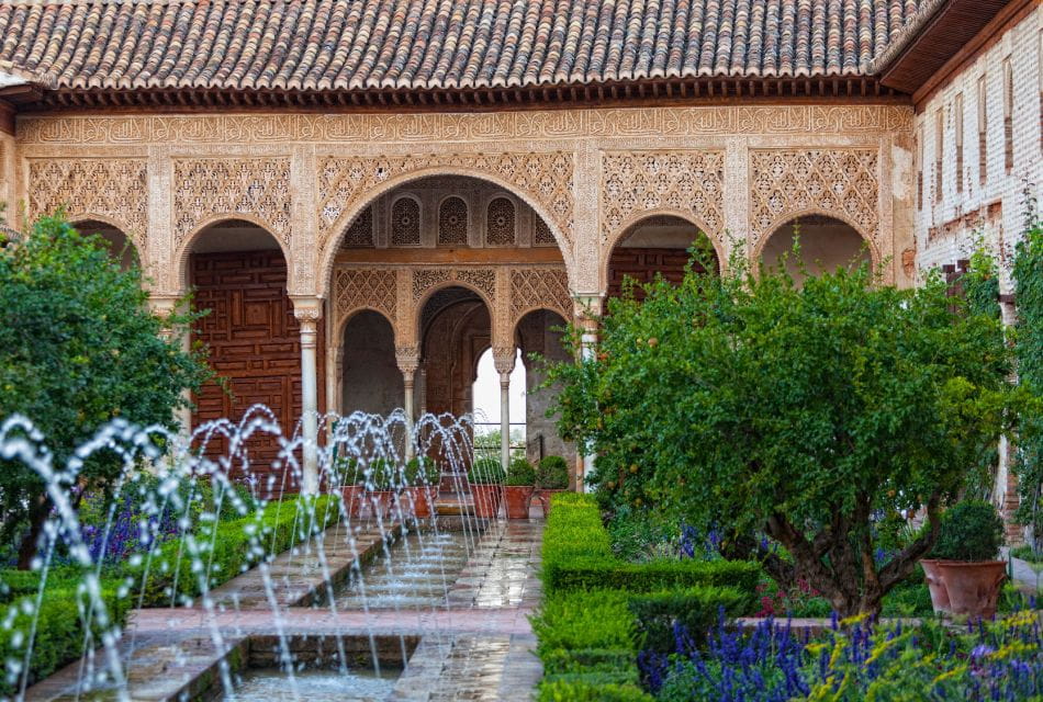 Granada: Alhambra, Generalife & Nasrid Palaces Guided Tour - Inclusions and Meeting Point