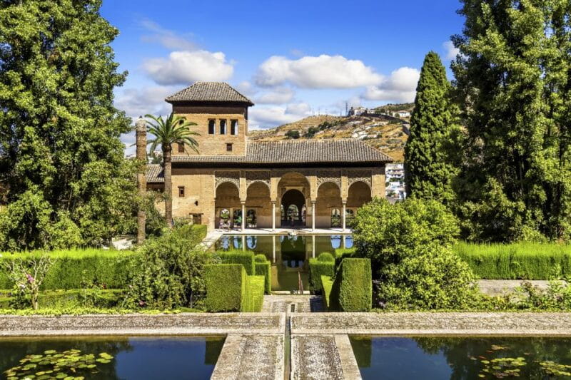 Granada: Alhambra, Nasrid Palaces, & Generalife Guided Tour - Tour Structure
