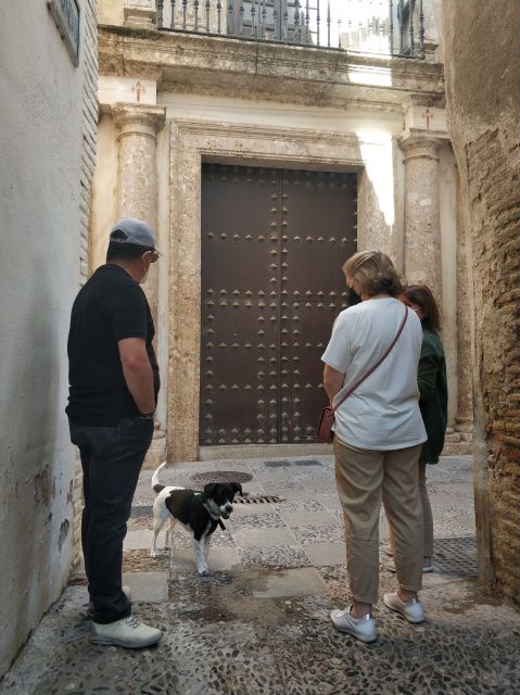Granada: Guided Albaicín Visit With Pets - Tour Overview