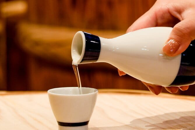 Hidden Local Bars Hopping in Kobe - Accessibility and Participation Details