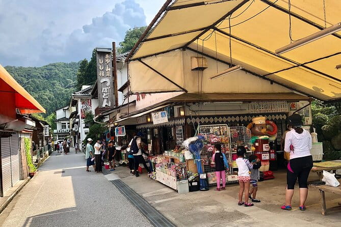 Korankei Gorge Number 1 Autumn Colors View Spot - Highlights of the Guided Tour