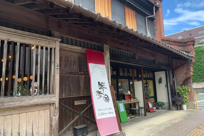 Kumamoto Castle Town Walking Tour With Local Guide - Exploring Kumamoto Castle Town