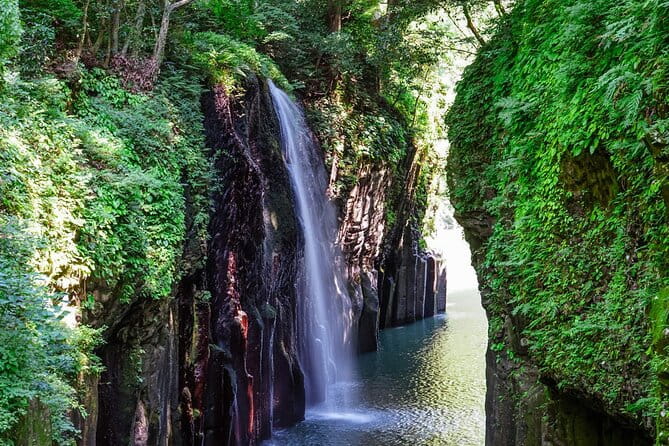 Kyushu Day Trip to Takachiho Gorge and Shrines From Fukuoka - The Role of the English & Chinese-speaking Guide