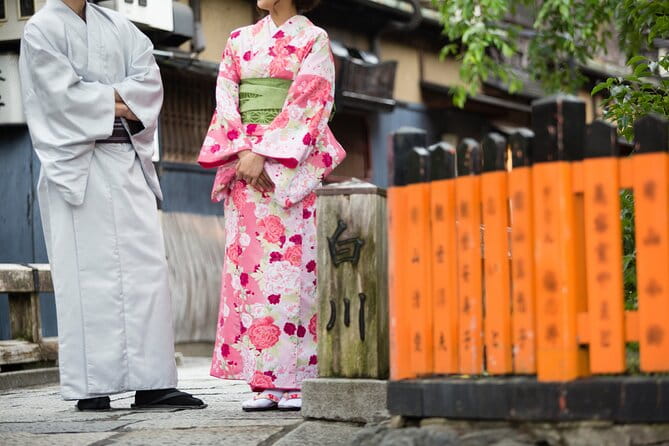 Lets Enjoy Kyoto in a Kimono! Visit the Mysterious Fushimi Inari - Key Points