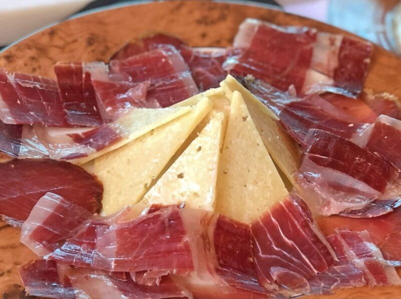 Madrid: the Porches Flamenco Show With Tapas and Wine Ticket - Show Features