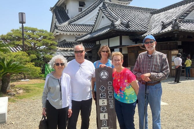 Port Pick-Up: Kochi Tour With Licensed Guide and Vehicle - Guide Expertise and Responsibilities