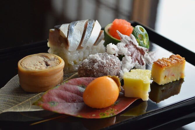 Private Food and Architecture Walking Tour in Kinsuite - Exploring Kinsuiteis Architecture