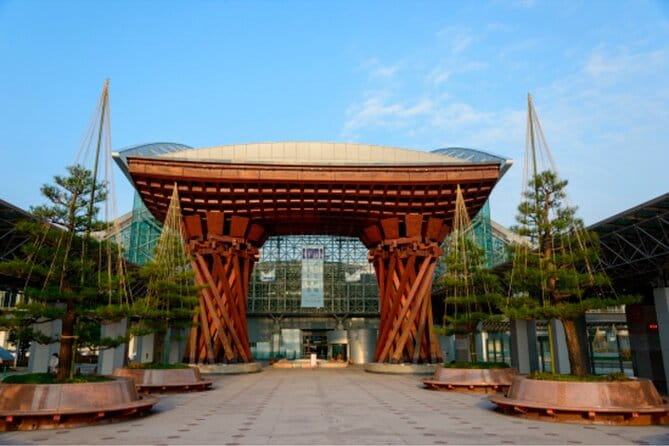 Private Half-Day Kanazawa Walking Tour and Historical Photo Spot - Whats Included in Your Tour Package