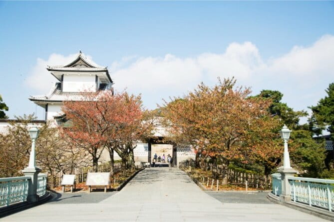 Private Half-Day Kanazawa Walking Tour and Historical Photo Spot - Meeting and Transportation Information