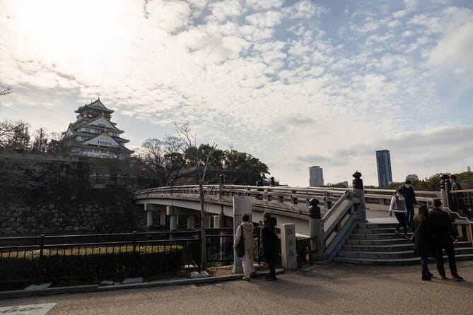 Samurai-Specific Osaka Castle Guides Private Tours in Armor Photo - Meeting and Pickup Location Details