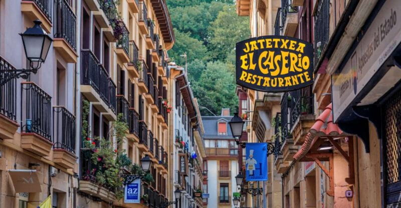 San Sebastian: Private Walking Tour With Pintxo and Drink - Key Points