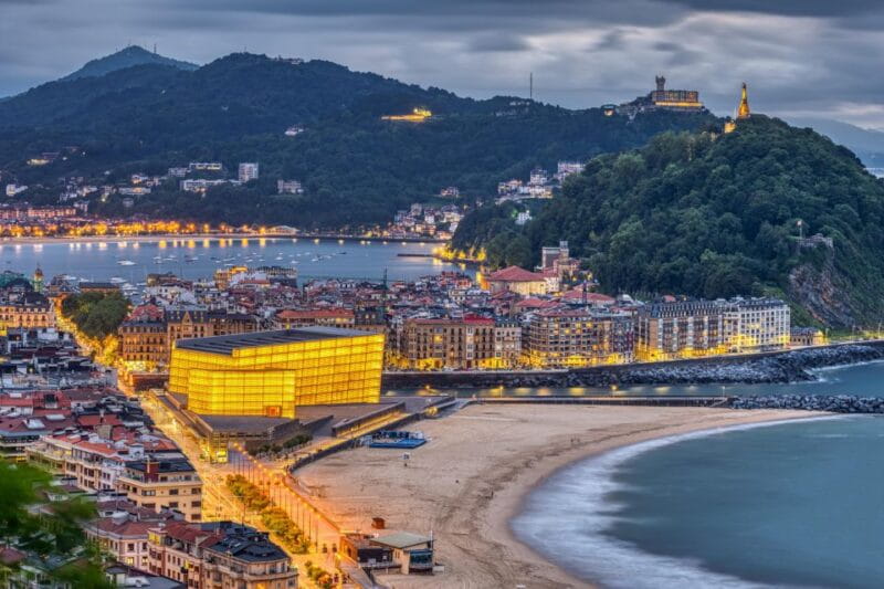 San Sebastian: Private Walking Tour With Pintxo and Drink - Tips for a Great Experience