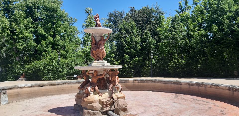 Segovia: Royal Palace of La Granja De San Ildefonso Tour - Requirements for Participants