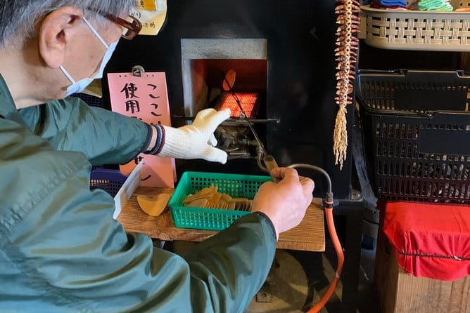 Special Food Tour in Takayama - Rice Cracker Making Experience
