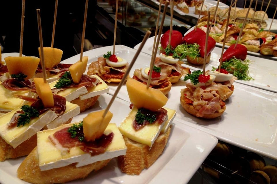 Tapas Guided Tour at Santiago Old Towm - Key Points