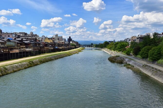 The Beauty of Kyoto - Historical Walking Tour of Higashiyama Area - Capturing the Essence of Kyotos Heritage