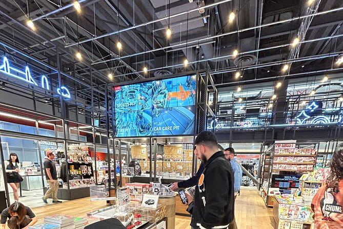 Tokyo JDM Car Meet Experience in Daikoku PA - Attendance and Weather Considerations