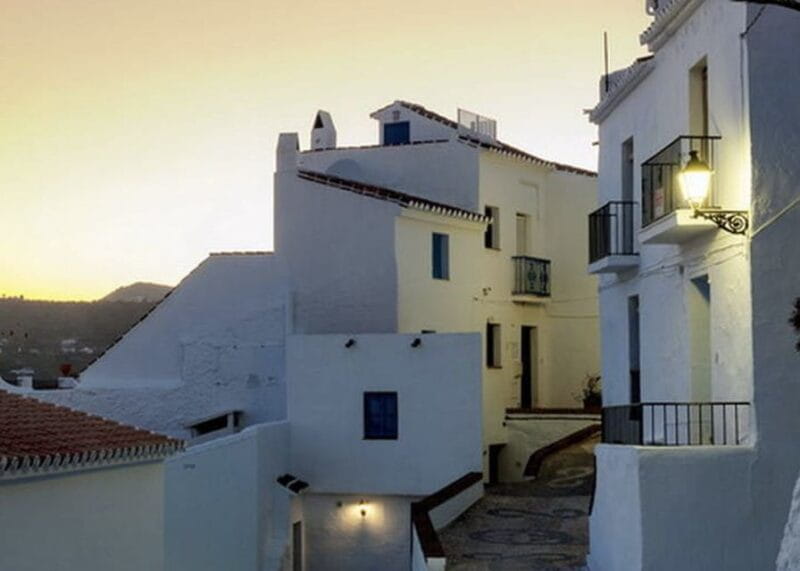 Torremolinos/Benalmadena: Nerja Caves Tour With Frigiliana - Frigiliana