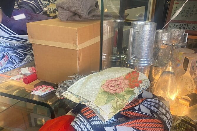 Tour of Antique Shops, Cultural Stores Known Only to the Locals - Unique Finds and Hidden Gems