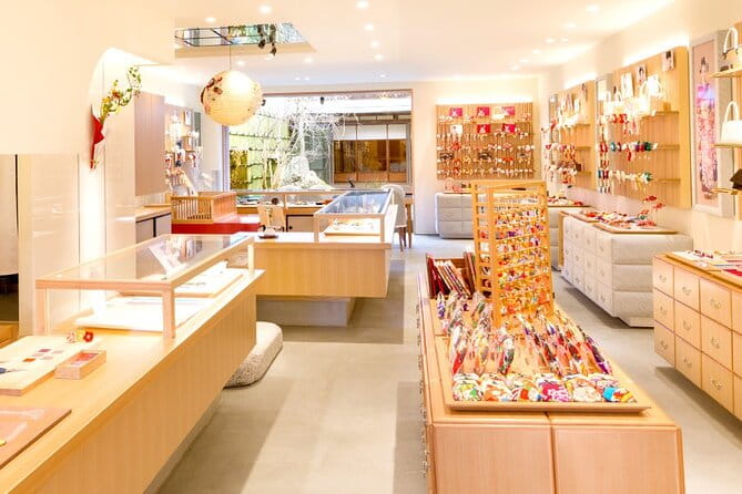 Traditional Japanese Kanzashi Making Experience in Kyoto - Overview of Kanzashi Making