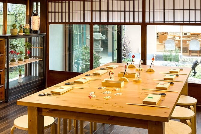 Traditional Japanese Kanzashi Making Experience in Kyoto - Tips for Participants