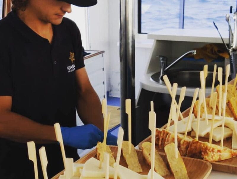 Tuineje: Southeast Fuerteventura Boat Cruise With Lunch - Onboard Experience