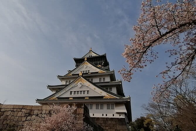 Walking Tour of Osakas 5 Must-See Sights, With Ramen for Lunch - Explore Osakas Historic Castle