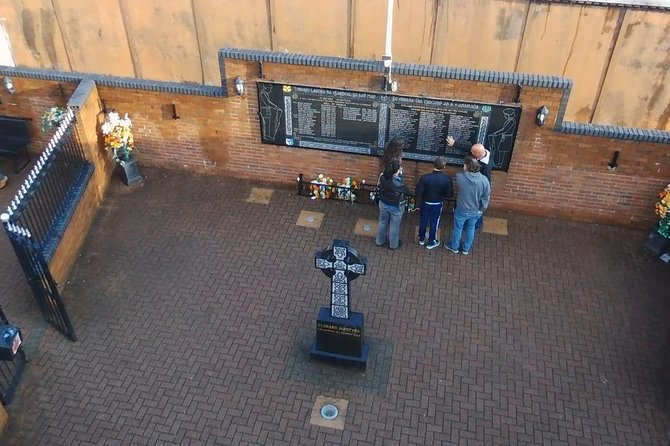 1.5 Hours Belfast Black Cab and Murals Tour - Nationalist and Loyalist Perspectives