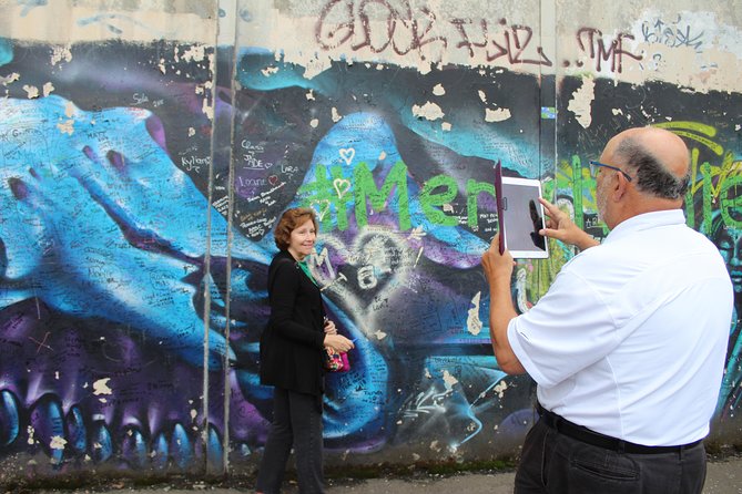 1.5 Hours Belfast Black Cab and Murals Tour - Logistical Information