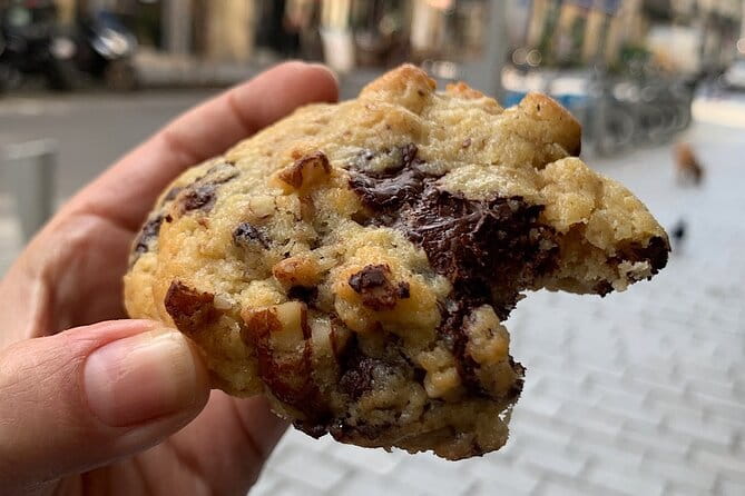 #1 Bordeaux Pastries Food Tour | 6 Tastings | Local Guides - Entering the World of Bordeaux Pastries