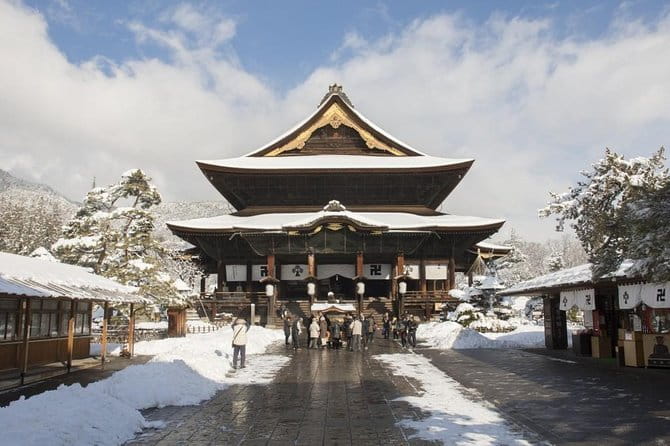 1-Day Winter Tour From Nozawa Onsen: Snow Monkeys, Zenko-ji Temple & Sake - Discovering the Wonders of Zenko-ji Temple