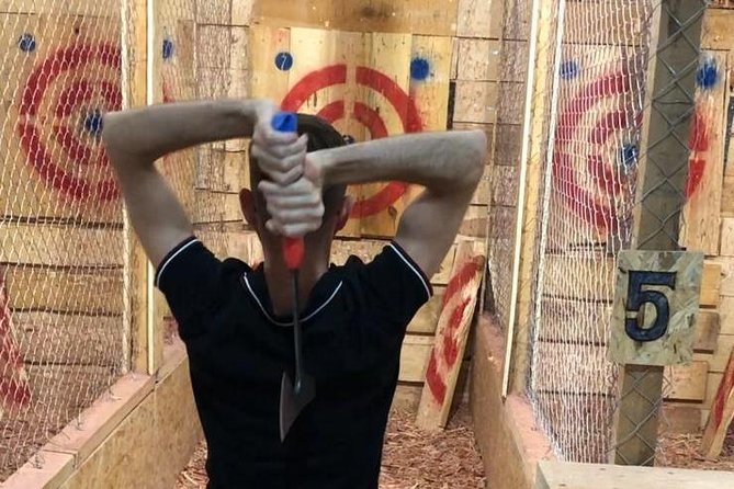 1 Hour Axe Throw - Private Tour and Participation
