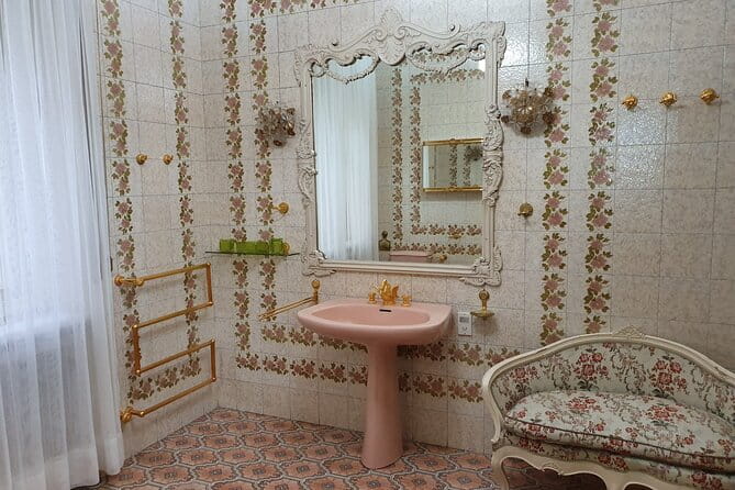 10 h Ceausescu Communism Private Tour in Bucharest plus Dracula's Grave - The Sum Up