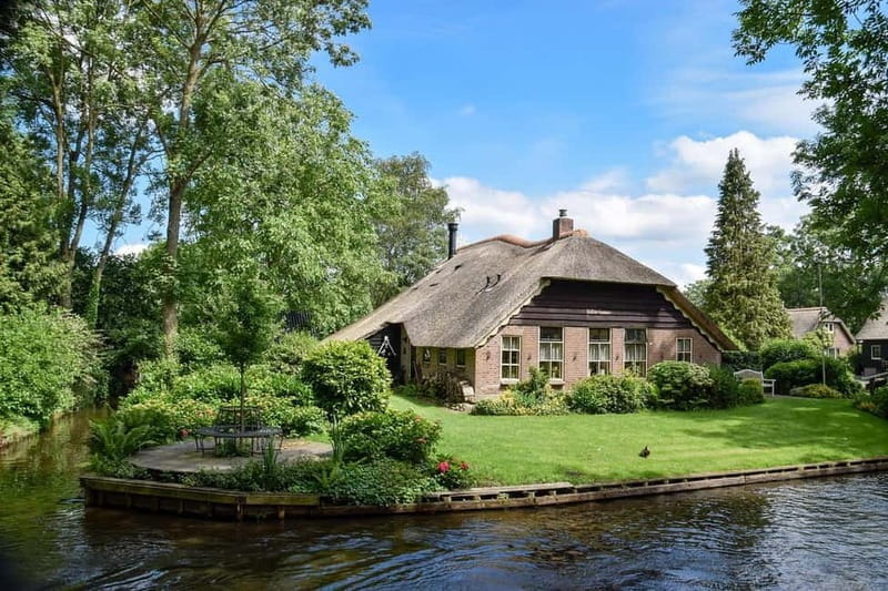 10-Hour Day Tour to Zaanse Schans and Giethoorn - Who Should Consider This Tour?